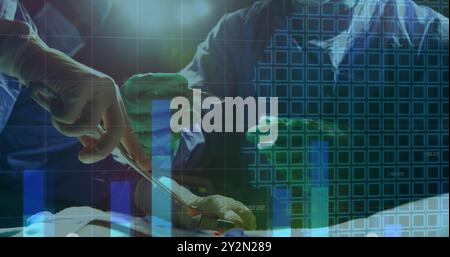 Bild der Finanzdatenverarbeitung über verschiedene Chirurgen Stockfoto