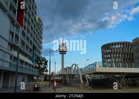 Brücke vom Dr. Helmut Zilk Park zum Arsenal, Wien, Österreich, 10.09.2024 Stockfoto