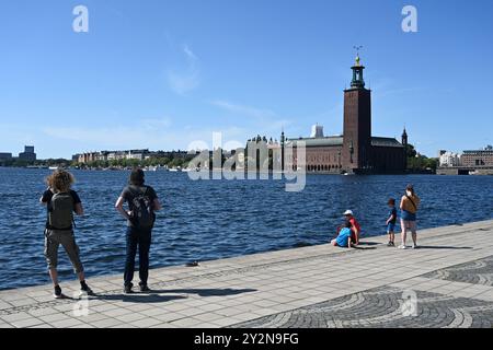 Stockholm, Schweden - 30. Juli 2024: Ein Volk auf der Straße von Stockholm. Stockfoto