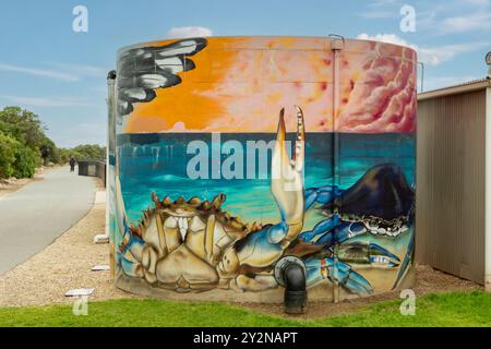 Blue Manna Crab Water Tank Art, Semaphore Beach, South Australia, Australien Stockfoto