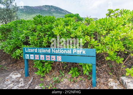 Schild mit Informationen zum Lizard Island National Park. Lizard Island liegt am Great Barrier Reef im Nordosten von Queensland, Australien Stockfoto