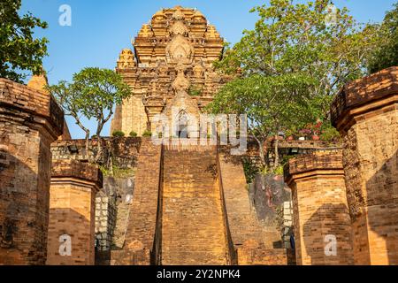 Ponagar oder Thap Ba Po Nagar ist ein Tempelturm in Cham in der Nähe der Stadt Nha Trang in Vietnam. Old Brick cham Türme in Nha Trang, Wahrzeichen Vietnam. Asien Reisen c Stockfoto