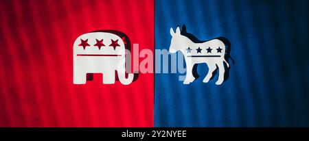 Red Republican Elephant und Blue Democrat Donkey repräsentieren Rivalität bei den US-Präsidentschaftswahlen 2024. Großes Panorama-Format für Webseite Stockfoto