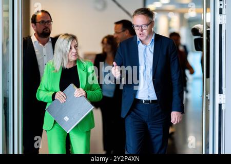 CDU FRAKTIONSSITZUNG im THÜRINGER LANDTAG 11/09/2024 - Erfurt: Marion Rosin l mit dem Landesvorsitzenden der CDU Thüringen, Mario Voigt r, im Anschluss an die CDU Fraktionssitzung im Thüringer Landtag am 11. September 2024. /                     *** CDU-FRAKTIONSTREFFEN IM THÜRINGER LANDTAG 11 09 2024 Erfurt Marion Rosin l mit dem Landesvorsitzenden der CDU Thüringen, Mario Voigt r , im Anschluss an das Fraktionstreffen der CDU im Thüringer landtag am 11. September 2024 5249585 Stockfoto