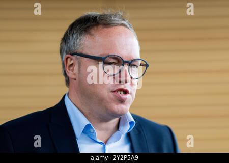 CDU FRAKTIONSSITZUNG im THÜRINGER LANDTAG 11/09/2024 - Erfurt: Der Landesvorsitzende der CDU Thüringen, Mario Voigt, im Anschluss an die CDU Fraktionssitzung im Thüringer Landtag am 11. September 2024. /                     *** CDU-FRAKTIONSTREFFEN IM THÜRINGER LANDTAG 11 09 2024 Erfurt der Landesvorsitzende der CDU Thüringen, Mario Voigt, nach dem Fraktionstreffen der CDU im Thüringer landtag am 11. September 2024 5249585 Stockfoto