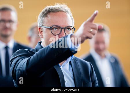 CDU FRAKTIONSSITZUNG im THÜRINGER LANDTAG 11/09/2024 - Erfurt: Der Landesvorsitzende der CDU Thüringen, Mario Voigt, im Anschluss an die CDU Fraktionssitzung im Thüringer Landtag am 11. September 2024. /                     *** CDU-FRAKTIONSTREFFEN IM THÜRINGER LANDTAG 11 09 2024 Erfurt der Landesvorsitzende der CDU Thüringen, Mario Voigt, nach dem Fraktionstreffen der CDU im Thüringer landtag am 11. September 2024 5249585 Stockfoto