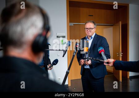 CDU FRAKTIONSSITZUNG im THÜRINGER LANDTAG 11/09/2024 - Erfurt: Presseerklärung des Fraktionsvorsitzenden der CDU Thüringen, Mario Voigt, im Anschluss an die CDU Fraktionssitzung im Thüringer Landtag am 11. September 2024. /                     *** CDU-FRAKTIONSTREFFEN IM THÜRINGER LANDTAG 11 09 2024 Erfurt Pressemitteilung des CDU Thüringer Fraktionsvorsitzenden Mario Voigt im Anschluss an das CDU-Fraktionstreffen im Thüringer landtag am 11. September 2024 5249585 Stockfoto