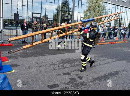 Aalborg, Dänemark. September 2024. Abdulaziz Almulhim aus Saudi-Arabien tritt in der Altersgruppe 30-34 Jahre an und tritt in voller Uniform und Ausrüstung im Wettbewerb Worlds Toughest Firefighter bei der World Championship for Firefighters, 15th Worlds Firefighter Games, am Mittwoch, den 11. September 2024 in Aalborg an. (Foto: Henning Bagger/Ritzau Scanpix) Credit: Ritzau/Alamy Live News Stockfoto