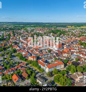 Aus der Vogelperspektive über die Kreisstadt Weilheim im oberbayerischen Pfaffenwinkel Stockfoto