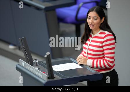 Deutscher Bundestag, 184. Plenarsitzung, Haushaltsdebatte Reem Alabali-Radovan die Staatsministerin beim Bundeskanzler und Beauftragte der Bundesregierung für Migration, Fluechtlinge und Integration im Portrait bei Ihrer Rede in der Haushaltsdebatte bei der 184. Sitzung des Deutschen Bundestages in Berlin, 11.09.2024 Berlin Deutschland *** Deutscher Bundestag, 184 Plenarsitzung, Haushaltsdebatte Reem Alabali Radovan Staatsministerin an die Bundeskanzlerin und die Beauftragte der Bundesregierung für Migration, Flüchtlinge und Integration im Portrait während ihrer Rede in der Haushaltsdebatte bei Stockfoto