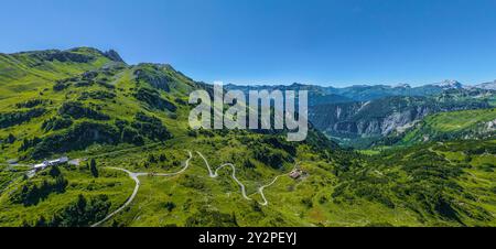 Imposante alpine Natur am Formariner See in der Nähe der Freiburger Hütte in den Vorarlberger Alpen Stockfoto