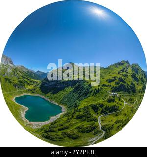 Imposante alpine Natur am Formariner See in der Nähe der Freiburger Hütte in den Vorarlberger Alpen Stockfoto
