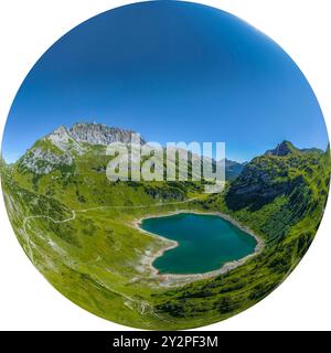 Imposante alpine Natur am Formariner See in der Nähe der Freiburger Hütte in den Vorarlberger Alpen Stockfoto