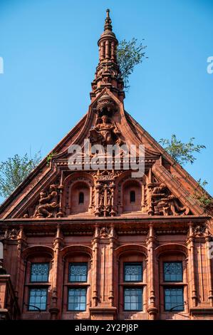 Architektonische Details in Victoria Law Courts Fassade, Birmingham, Großbritannien Stockfoto