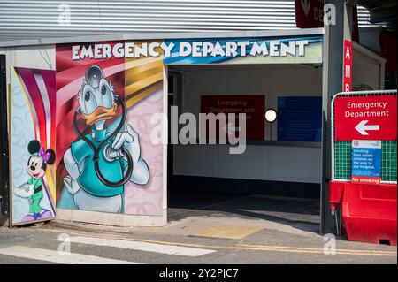 Eingang zum Birmingham Children's Hospital, Birmingham, Großbritannien Stockfoto