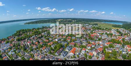 Blick auf Herrsching am Ostufer des Ammersees im Fünfseenland Stockfoto