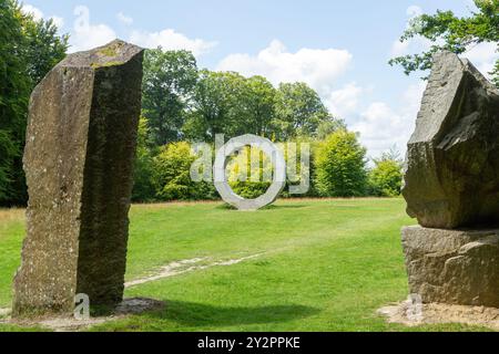 Heaven's Gate Granitskulpturen von Paul Norris im Longleat House, Wiltshire, Großbritannien Stockfoto