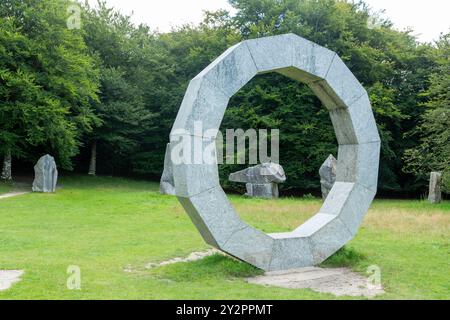 Heaven's Gate Granitskulpturen von Paul Norris im Longleat House, Wiltshire, Großbritannien Stockfoto