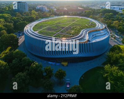 MÜNCHEN, 28. AUGUST 2024: Luftansicht auf den SAP Garden, das neue Stadion des Münchner Icehockey Club EHC Red Bull Stockfoto