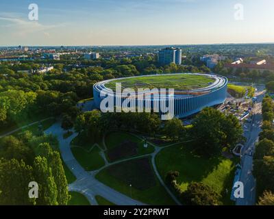 MÜNCHEN, 28. AUGUST 2024: Luftansicht auf den SAP Garden, das neue Stadion des Münchner Icehockey Club EHC Red Bull Stockfoto