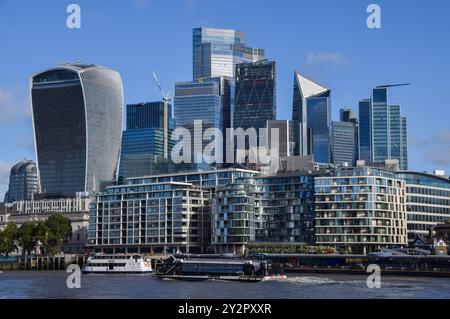 London, Großbritannien. September 2024. London - 11. September 2024, Allgemeine Ansicht der Skyline der City of London, dem Finanzviertel der Hauptstadt, wie das Office for National Statistics (ONS) berichtet, dass sich die britische Wirtschaft im Juli im zweiten Monat in Folge unerwartet verschlechtert hat. Quelle: SOPA Images Limited/Alamy Live News Stockfoto