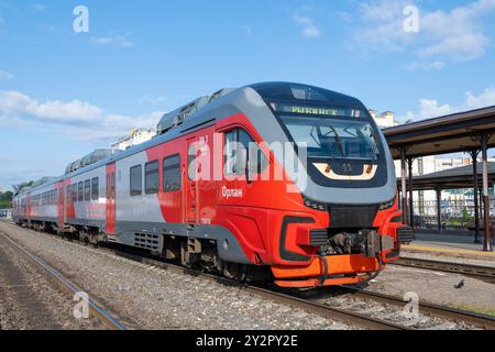 RYBINSK, RUSSLAND - 25. AUGUST 2024: Dieselzug RA3 „Orlan“ (Modell 753) an einem sonnigen Tag. Rybinsk Bahnhof Stockfoto