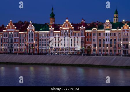 YOSCHKAR-OLA, RUSSLAND - 31. AUGUST 2024: Abend auf dem Brügge-Damm Stockfoto