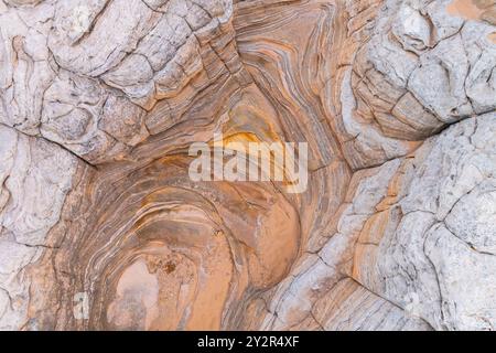 Blick von oben auf die faszinierenden abstrakten Muster auf den Steinflächen von White Pocket in Arizonas Paria Canyon-Vermilion Cliffs Wilderness Area, s Stockfoto