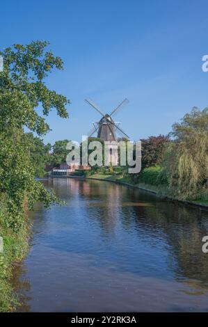 Windmühle am Knockster tief in Hinte, Bezirk Aurich, Ostfriesland, Niedersachsen, Deutschland Stockfoto