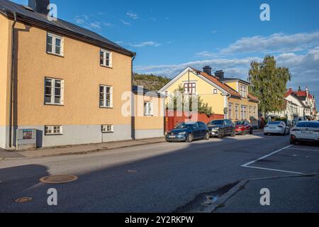 Idyllische Kleinstadt Söderöoping im Sommer. Söderköping ist eine historische mittelalterliche Stadt und ein beliebtes Reiseziel in Schweden. Stockfoto