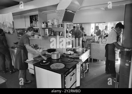 Tatsächlich 32 - 7 - 1971: Ein Tag in einem InnWir verbrachten den Tag zwischen dem 22. Und 23. Juli im Minnesund's Roadside inn. Das gasthaus wurde 1961 eröffnet. Am ersten Tag des Jahres 1961 betrug der Umsatz 1,50. Jetzt ist die Zahl ca. 000 NOK. Foto: Per Ervik / aktuell / NTB ***FOTO NICHT VERARBEITET*** dieser Bildtext wird automatisch übersetzt Stockfoto