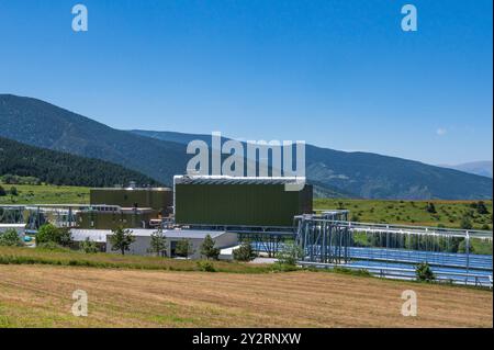 Das thermodynamische Solarkraftwerk von llo in der Cerdagne der Pyrenäen, Frankreich, Stockfoto