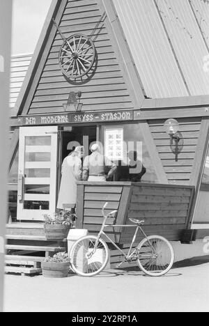 Tatsächlich 32 - 7 - 1971: Ein Tag in einem InnWir verbrachten den Tag zwischen dem 22. Und 23. Juli im Minnesund's Roadside inn. Das gasthaus wurde 1961 eröffnet. Am ersten Tag des Jahres 1961 betrug der Umsatz 1,50. Jetzt ist die Zahl ca. 000 NOK. Foto: Per Ervik / aktuell / NTB ***FOTO NICHT VERARBEITET*** dieser Bildtext wird automatisch übersetzt Stockfoto