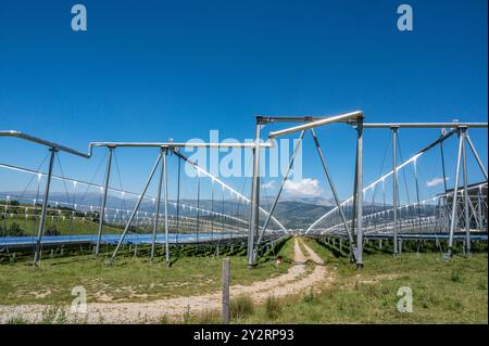 Das thermodynamische Solarkraftwerk von llo in der Cerdagne der Pyrenäen, Frankreich, Stockfoto