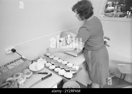 Tatsächlich 32 - 7 - 1971: Ein Tag in einem InnWir verbrachten den Tag zwischen dem 22. Und 23. Juli im Minnesund's Roadside inn. Das gasthaus wurde 1961 eröffnet. Am ersten Tag des Jahres 1961 betrug der Umsatz 1,50. Jetzt ist die Zahl ca. 000 NOK. Foto: Per Ervik / aktuell / NTB ***FOTO NICHT VERARBEITET*** dieser Bildtext wird automatisch übersetzt Stockfoto