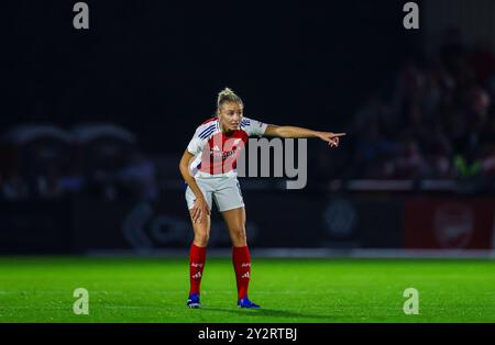 Leah Williamson von Arsenal im Finale der Qualifikationsrunde der UEFA Women's Champions League in Meadow Park, Borehamwood. Stockfoto