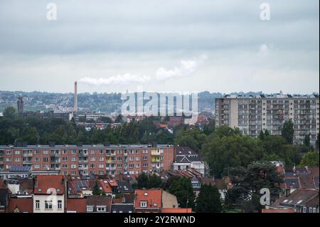 Schaerbeek, Brüssel, Belgien - 10. September 2024 - Hochwinkelblick über den Norden von Brüssel, hauptsächlich Schaerbeek und Laeken Stockfoto