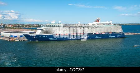 Helsinki, Finnland - 23. Juli 2023: TUI Cruises Schiff mein Shiff 6 im Hafen von Helsinki, Finnland. Stockfoto