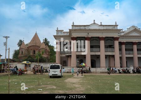 Puthia, Bangladesch - 04.21.2023: Puthia Rajbari ist ein Palast in Puthia Upazila, Rajshahi District in Bangladesch Stockfoto