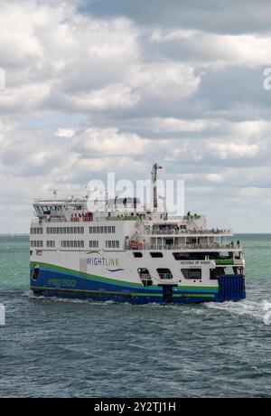 Die Wiglink isle of wight Fähre victoria of wight überquert den solent von portsmouth nach Fishbourne auf der Insel Stockfoto