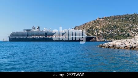 Oosterdam Kreuzfahrtschiff, im Besitz von Holland America am Kreuzfahrthafen in Alanya, Türkei Stockfoto