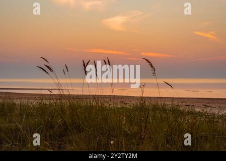Sonnenuntergang auf der ostsee im Frühling Stockfoto