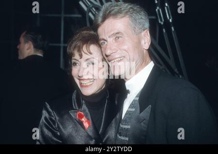 ARCHIVFOTO - JÂ¸rgen Prochnow und Caterina Valente 11/95 kri TV Television Theater Film Festich quer Portrait l''°chelnd (keine - 1995-11-01, imago Stock&People via www.imago-images.de/ipa-agency.net) ps das Foto kann unter Beachtung des Kontextes, in dem es aufgenommen wurde, und ohne diffamierende Absicht der würde der vertretenen Personen verwendet werden Stockfoto