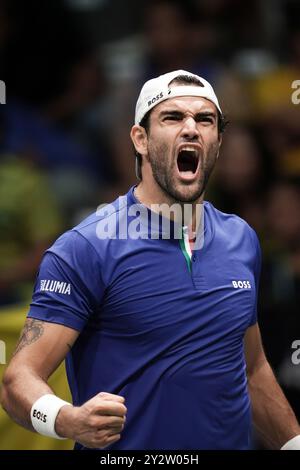 Bologna, Italien. September 2024. Matteo Berrettini feiert 2024 in der Davis Cup Finals Group A Ein Spiel zwischen Matteo Berrettini (ITA) und Joao Fonseca (BRA) in der Unipol Arena, Bologna, Italien - 11. September 2024. Sport - Tennis. (Foto: Massimo Paolone/LaPresse) Credit: LaPresse/Alamy Live News Stockfoto