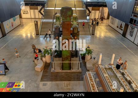 Original-Schaltanlage im Boiler House North im renovierten Battersea Power Station, Nine Elms, London Stockfoto