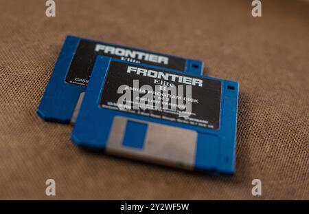 Göteborg, Schweden - 03. August 2014: Frontier Elite II Game Discs für Amiga 500. Stockfoto