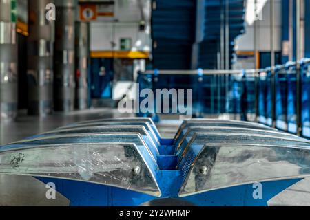 Metro-Station im Sommer heißer sonniger Nachmittag in der Hauptstadt Prag in Rajska Zahrada Station CZ 09 06 2024 Stockfoto