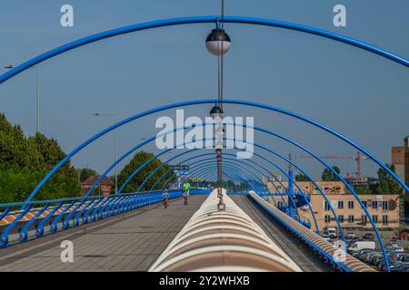 Metro-Station im Sommer heißer sonniger Nachmittag in der Hauptstadt Prag in Rajska Zahrada Station CZ 09 06 2024 Stockfoto