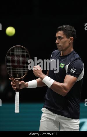 Bologna, Italien. September 2024. Thiago Monteiro feiert während des Davis Cup Finals Group 2024 Ein Spiel zwischen Matteo Arnaldi (ITA) und Thiago Monteiro (BRA) in der Unipol Arena, Bologna, Italien - 11. September 2024. Sport - Tennis. (Foto: Massimo Paolone/LaPresse) Credit: LaPresse/Alamy Live News Stockfoto