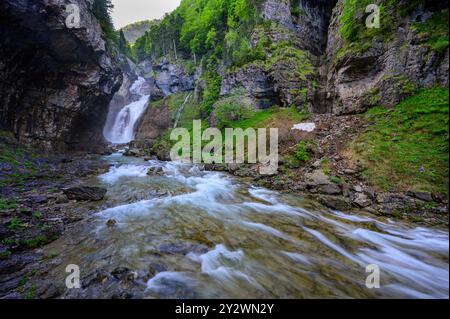 Wasserfall im Fluss Rio Arazas im Ordesa Canyon Stockfoto